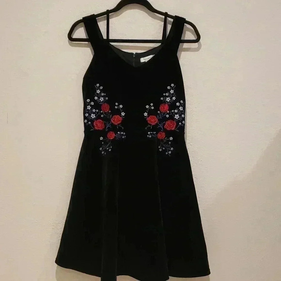 Francesca's Cocktail Mini Dress Black Velvet Embroidered - Picture 1 of 7